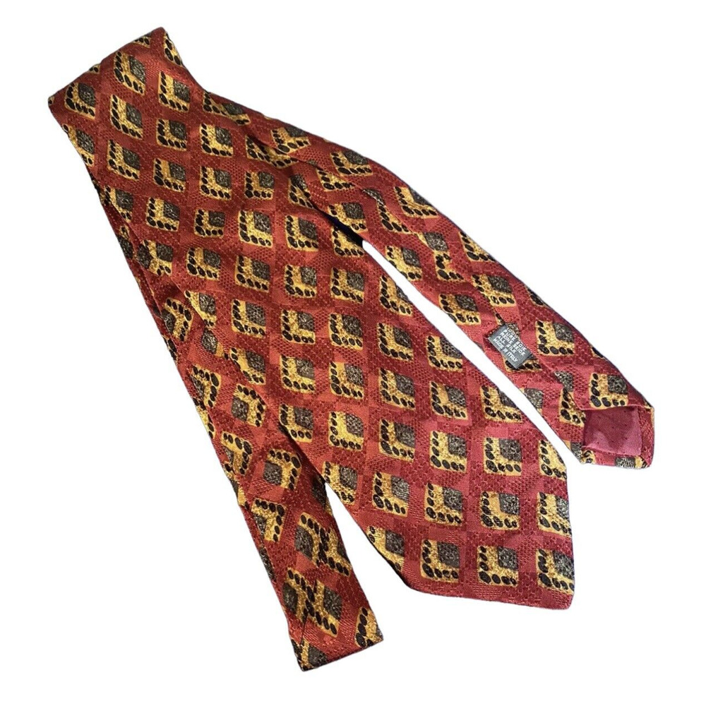 BARNEYS NEW YORK Men's Tie 100% Silk Geometric Design Red Gold Black Gift